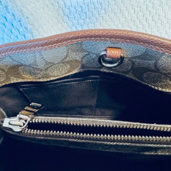 👜 Coach Savannah Small Carryall • Signature Canvas • Used• Classic Crossbody - Picture 13 of 13